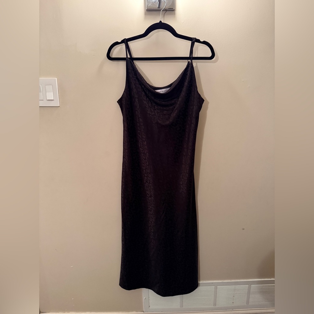 Elegant Black Sleeveless Dress